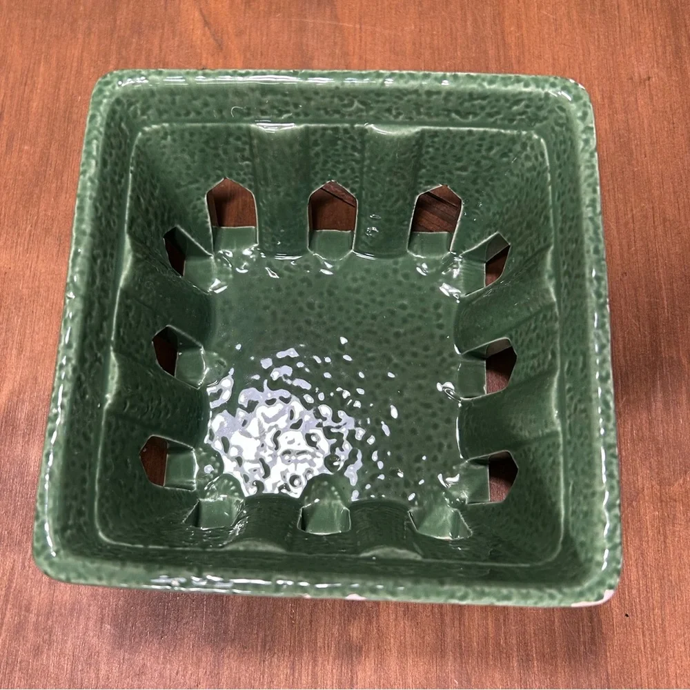Sur La Table Green Ceramic Berry/Strawberry Basket 5.5x5.5x3.5